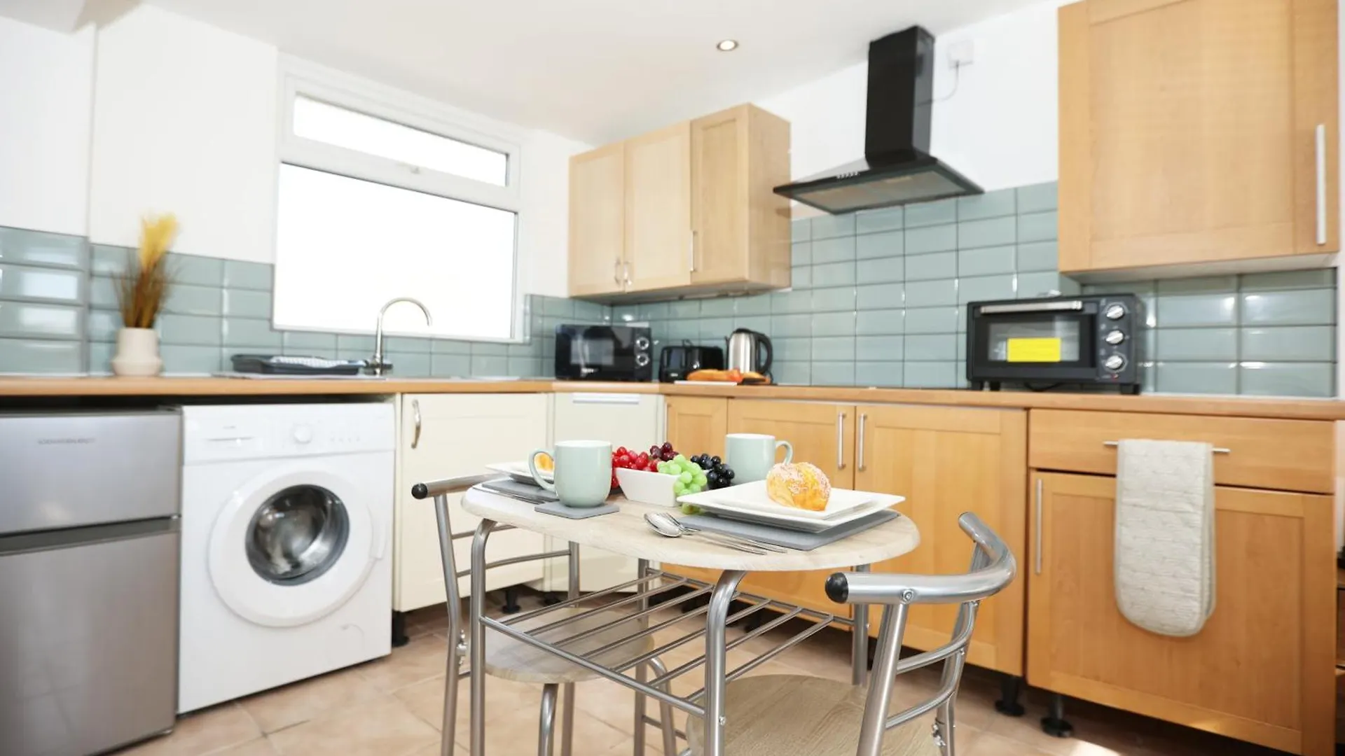 Comfortable Studio Apartment By N And N Stays Ltd, Peaceful Area Close To Cardiff Bay, Private Parking