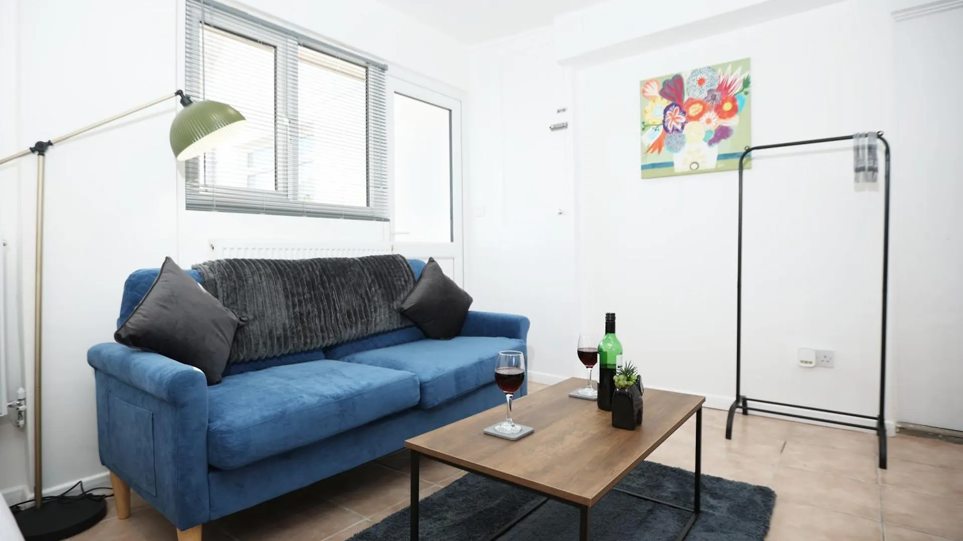 Comfortable Studio Apartment By N And N Stays Ltd, Peaceful Area Close To Cardiff Bay, Private Parking